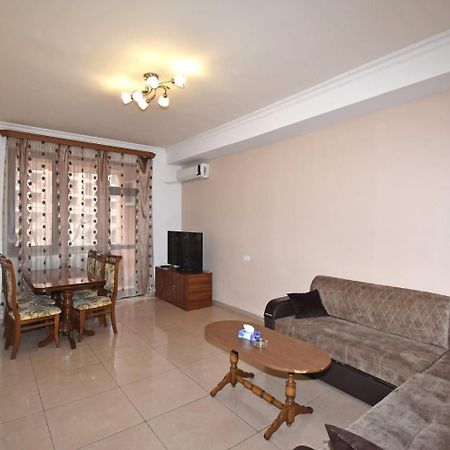 Armenak Apartment In Aram Str Yerevan Exterior photo