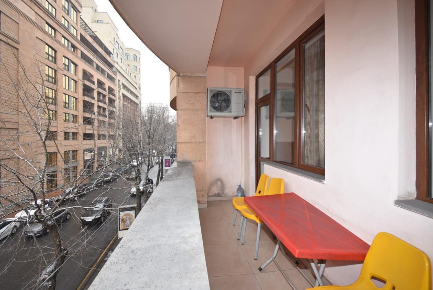 Armenak Apartment In Aram Str Yerevan Exterior photo